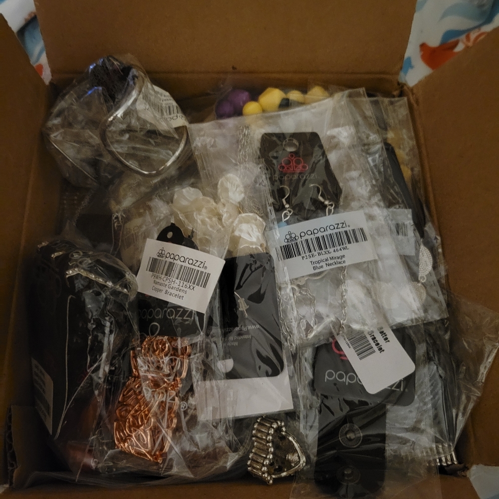 100 piece NWT paparazzi jewelry